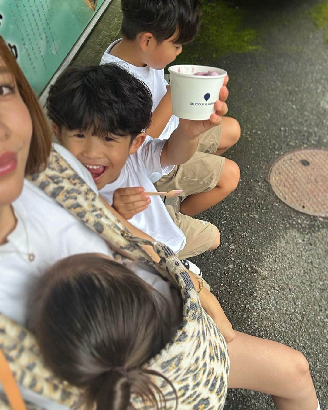 -LIFE IS FUN-さんのインスタグラム写真 - (-LIFE IS FUN-Instagram)「箱根園🐕🐩  はじめて行ったんだけど ふれあいめちゃくちゃ出来て 施設が大きすぎずこじんまりしてて ゆったり〜な感じがすっごく良かった〜🥹🤎🤍  #箱根#箱根旅行#子連れ旅行#子連れ宿 #子連れ#家族旅行#家族コーデ#3兄妹 #お揃い#ホテル#子連れ旅行#佳ら久#娘コーデ  #お揃いコーデ#3兄弟コーデ#息子コーデ #男の子ママ#女の子ママ#30代ママ#30代パパ #ママコーデ#パパコーデ#旅行コーデ #シミラールック#3兄妹#リンクコーデ#hakone #family#familytrip#trip#coordinate#japan」9月25日 19時00分 - kiyoko1207