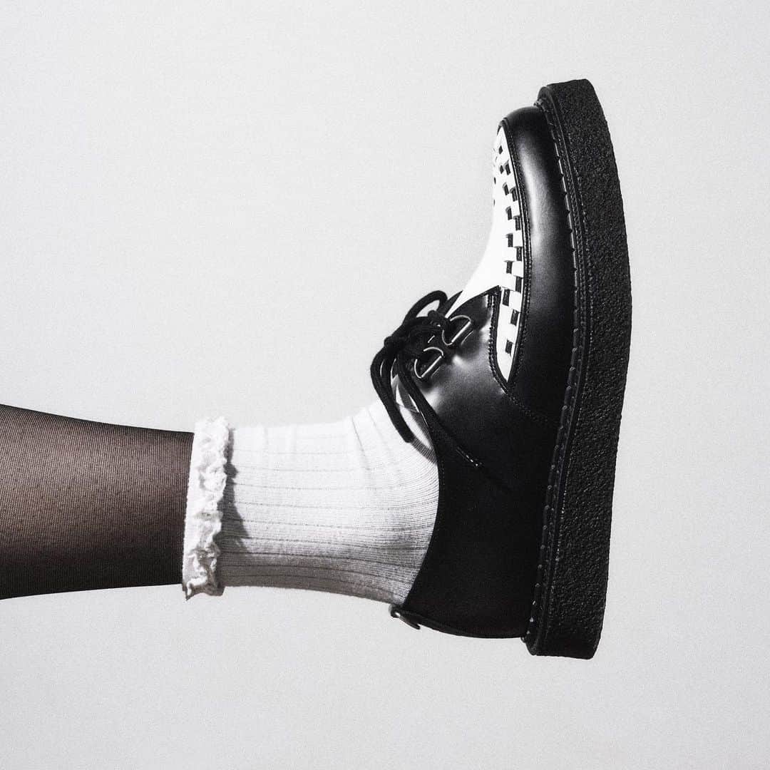 ジョージコックスさんのインスタグラム写真 - (ジョージコックスInstagram)「We’re putting our best foot forward in black and white Hatton 🖤🤍  #georgecox」9月25日 19時03分 - georgecoxfootwear