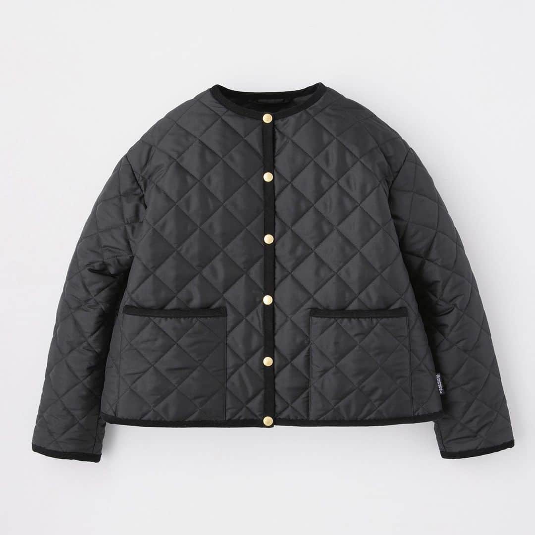 CLUÉLmagazineさんのインスタグラム写真 - (CLUÉLmagazineInstagram)「. QUITED OUTER COLLECTION 《トラディショナル ウェザーウェア》のキルティングアウターを着回し📖🔍  “ARKLEY A-LINE” ブランド定番のアークリーをアップデートし新登場した、アークリーAライン。ノーカラーのすっきりとしたデザインはそのままに、穏やかに広がる美しいシルエットや人気の高いオーバーサイズを採用した一着は、インナーを選ばずに幅広いコーディネートで着回せる。 レディなトラッドスタイル、シンプルなパンツスタイル、カジュアルなデニムスタイルなど、さまざまな秋コーデに取り入れてみて🗣️  #traditionalweatherwear  from vol.93 ・・・・・・・・・・・・・・・・・・・・・・・・・・・  #cluel #クルーエル #cluelmagazine #クルーエル女子 #fashion #ファッション好き #ファッション雑誌 #おしゃれ #グッドガール #秋コーデ #トラディショナルウェザーウェア #arkley #アークリー #アークリーAライン #キルティングコート #コートスタイル #デニム #ボーダーが好き #トラッド #ボーイッシュ女子 #シンプルが好き  こちらのアカウントもフォローしてね！ @cluel_homme @navys_magazine」9月26日 17時00分 - cluelmagazine