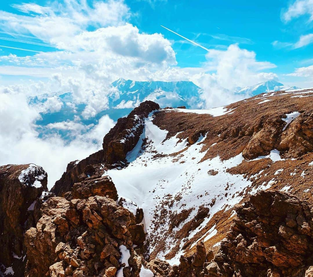 メーガン・ネイさんのインスタグラム写真 - (メーガン・ネイInstagram)「This is what life is truly about>   Nature, good humans and 13k feet of altitude 😆.   Local village of Xinalik, stayed with a beautiful family in their 150year old home, most humbling and grounding weekend. Did a 2 Degree waterfall and hiked mountains all around us.   Grateful and happy to experience the richness of life.」9月25日 19時15分 - iammeagennay