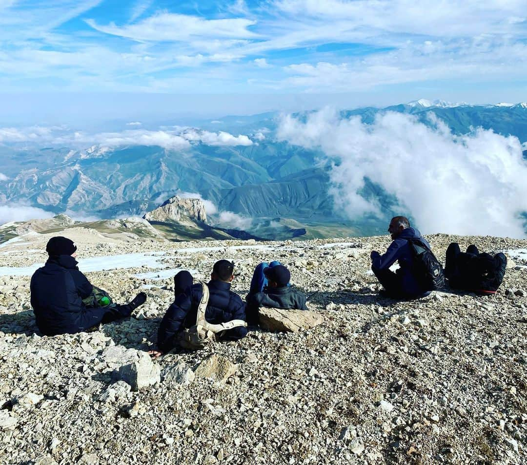 メーガン・ネイさんのインスタグラム写真 - (メーガン・ネイInstagram)「This is what life is truly about>   Nature, good humans and 13k feet of altitude 😆.   Local village of Xinalik, stayed with a beautiful family in their 150year old home, most humbling and grounding weekend. Did a 2 Degree waterfall and hiked mountains all around us.   Grateful and happy to experience the richness of life.」9月25日 19時15分 - iammeagennay