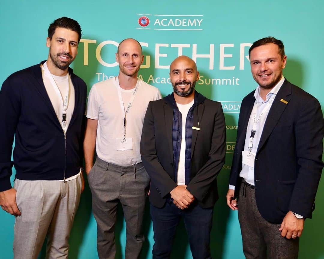 サミ・ケディラのインスタグラム：「The first-ever UEFA Academy Summit is in the books. ✅  Over the course of two days, we had the opportunity to discuss the future of football, along with some great networking sessions.  Thanks for having me!」