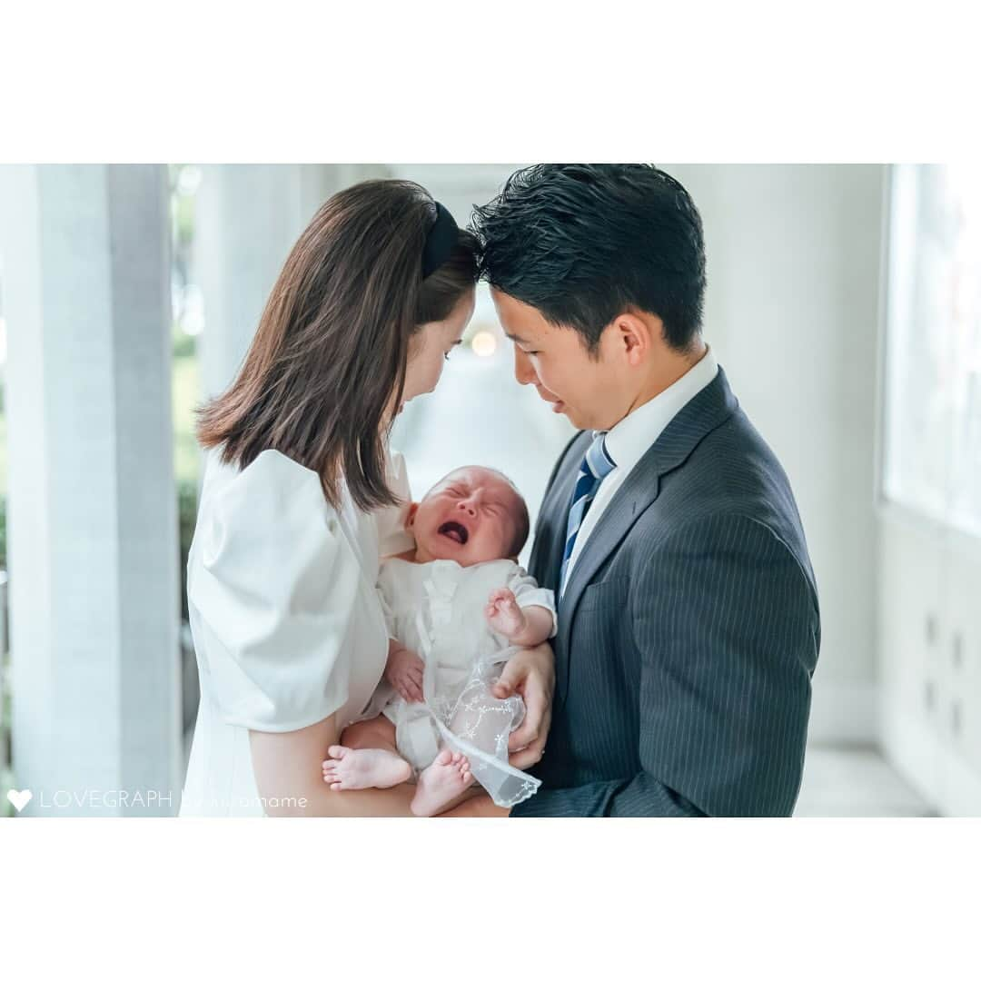 Lovegraph_Kids ラブグラフキッズさんのインスタグラム写真 - (Lovegraph_Kids ラブグラフキッズInstagram)「お宮参りフォト👶🏻🌼 ㅤㅤㅤ 通常生後1ヶ月ほどでお参りとされていますが 猛暑や極寒は避けるご家族がほとんどなので 最近は生後3ヶ月前後赤ちゃんの撮影が増えてます〜👪♡ ㅤㅤㅤ 赤ちゃんが生まれてから初めての家族行事だから 家族みんなの写真をたくさん残しましょう☺️ ㅤㅤㅤ ※秋シーズンは七五三撮影が多い関係で、ご予約枠が埋まりやすくなっております。お宮参り撮影のご予約はお早めにどうぞ😌🕊️ ㅤㅤㅤ ୨୧┈┈┈┈୨୧ ㅤㅤㅤ Lovegraphは出張撮影サービスです📸お誕生日や七五三、日常フォトなどさまざまなシーンをプロのカメラマンが撮影いたします☺️ ㅤㅤㅤ 撮影プランや料金詳細は @lovegraph_kids のプロフィールURLをご確認ください🌼 ㅤㅤㅤ ୨୧┈┈┈┈୨୧ ㅤㅤㅤ #ラブグラフ #Lovegraph #幸せな瞬間をもっと世界に #出張カメラマン #お宮参り #お宮参り撮影 #お宮参りフォト」9月25日 19時14分 - lovegraph_kids