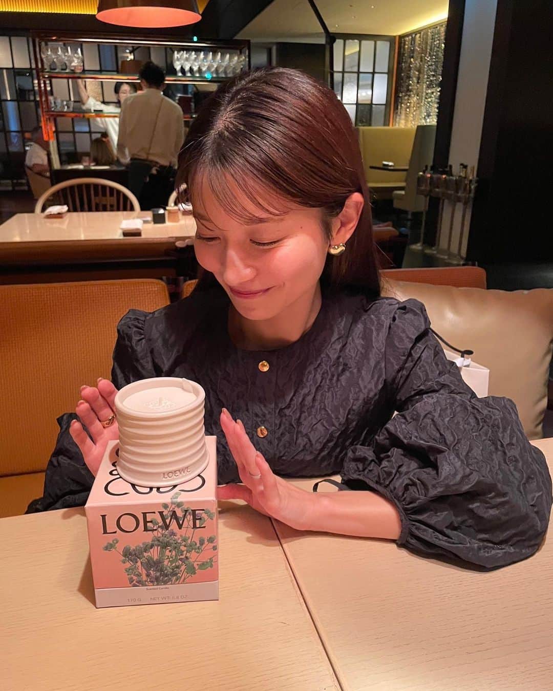 山本里菜さんのインスタグラム写真 - (山本里菜Instagram)「. 会社の同期が お祝いしてくれました🤍  いい香りの キャンドル🕯️ センス良すぎるプレゼントに 愛を感じました☺️ ありがとう！！  #loewe #candles」9月25日 19時08分 - rinayamamoto_0622