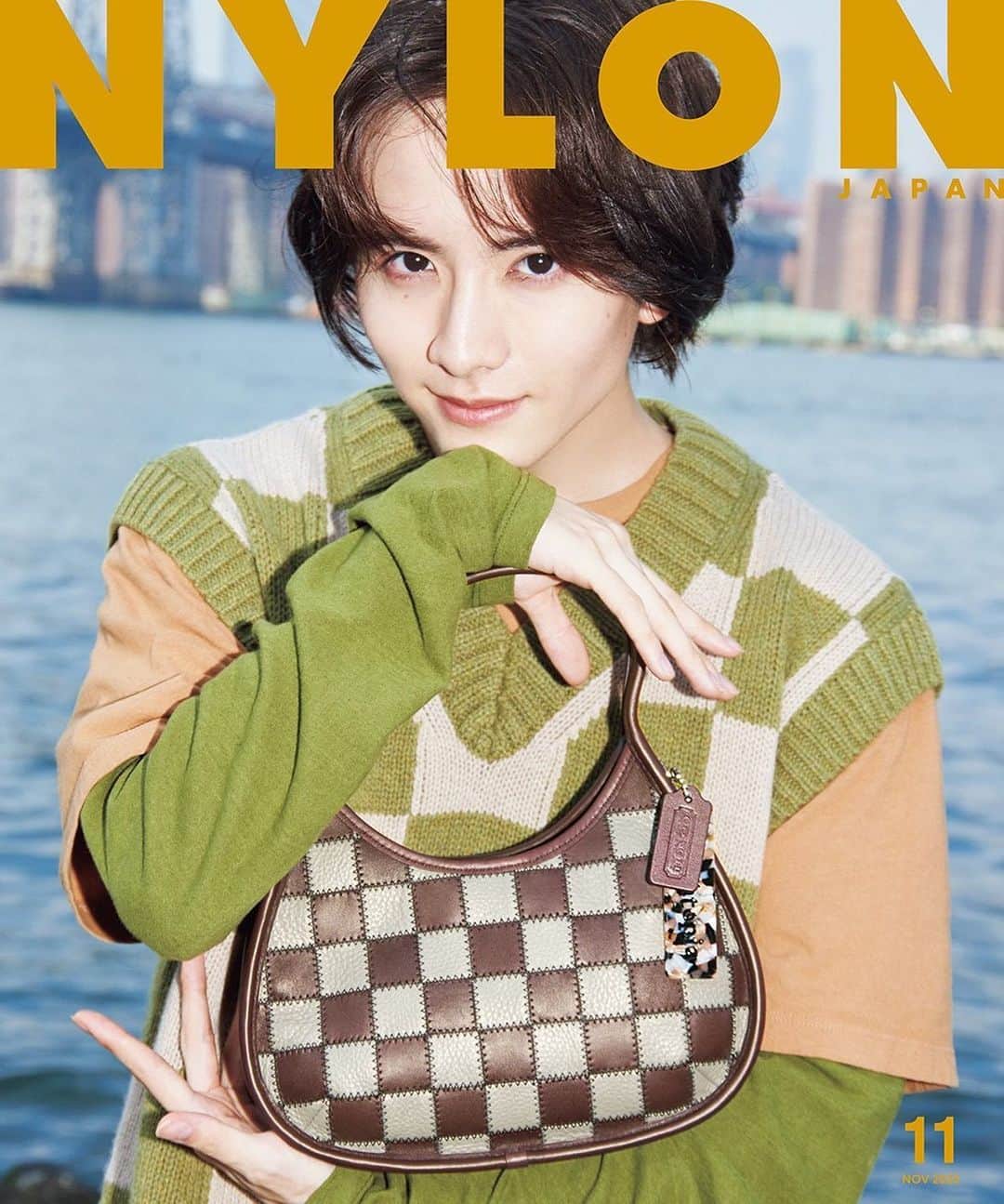 のインスタグラム：「NYLONJAPAN 11月号 SPECIAL EDITION 有難いことに表紙にお邪魔しております🌹  Coachtopiaを纏いNYでの撮影、大変情熱的で楽しいものでした  10月10日発売です なにとぞ🗽」