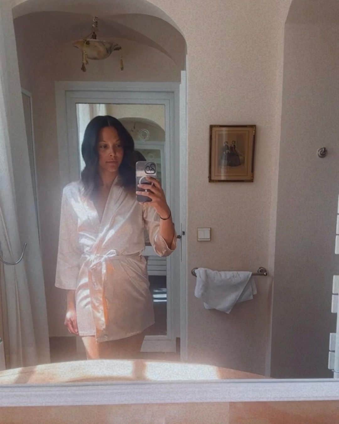 メシア・シムソンのインスタグラム：「Getting Bridesmaid ready 🌸」