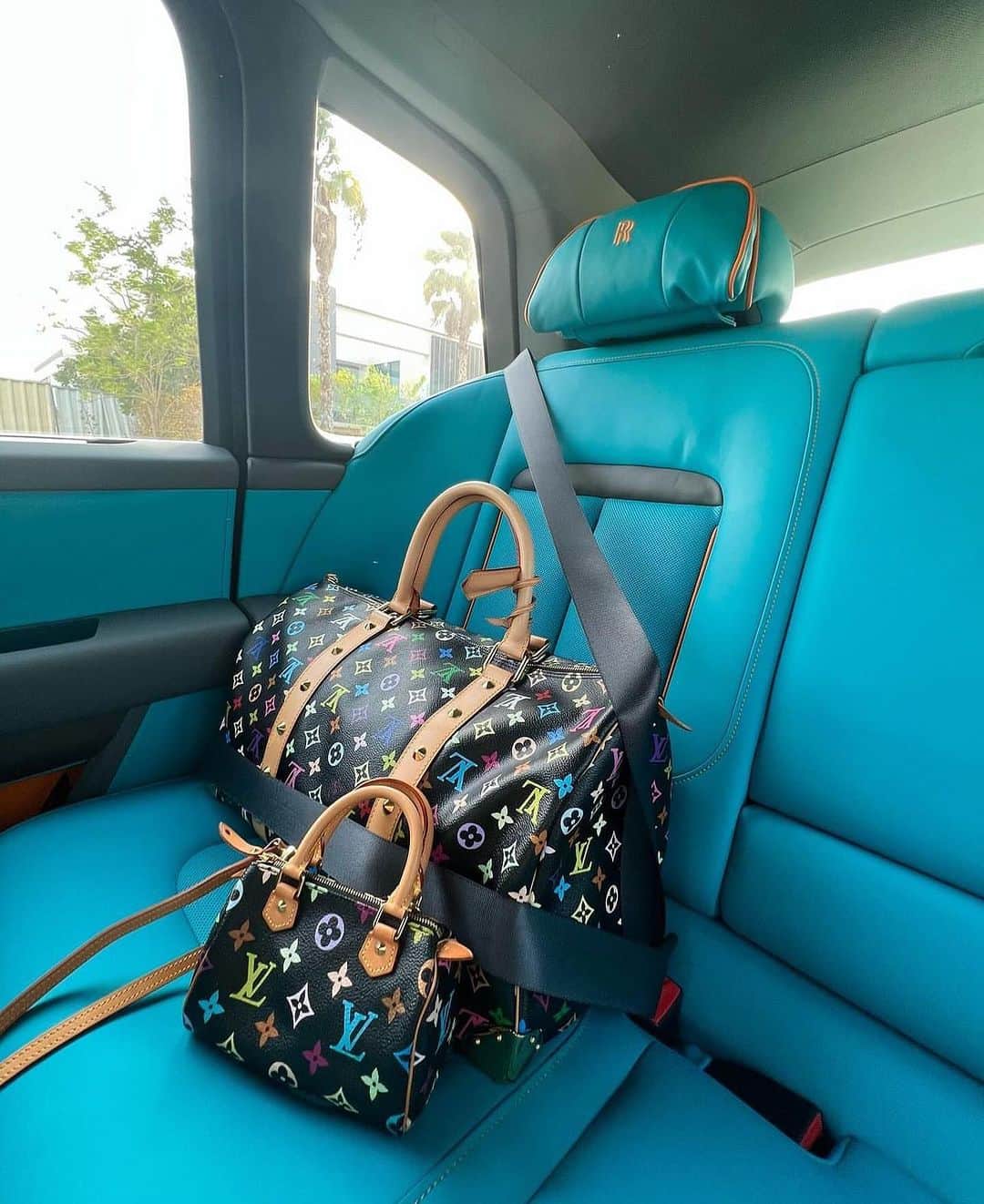 のインスタグラム：「Keep your babies safe🚙  📷 @daddy.s__boy」