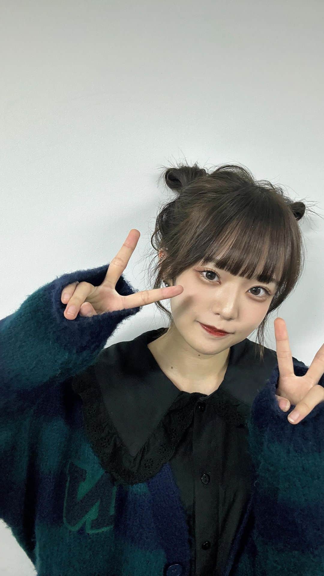 こねねこのインスタグラム：「パート2も出すよ^ ^   9.29に新作カーディガン販売します  #長女 #低身長コーデ #お寿司大好き #vlog #グルメ」