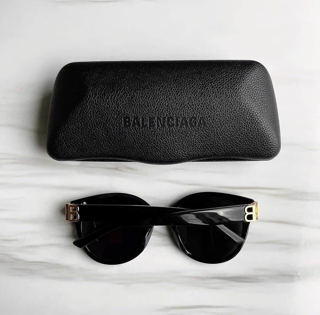 瀬戸南のインスタグラム：「𝐬𝐮𝐧𝐠𝐥𝐚𝐬𝐬𝐞𝐬 🖤  @balenciaga / 𝗕𝗕𝟬𝟭𝟯𝟰𝘀𝗮  #sunglasses#balenciaga  #サングラス」