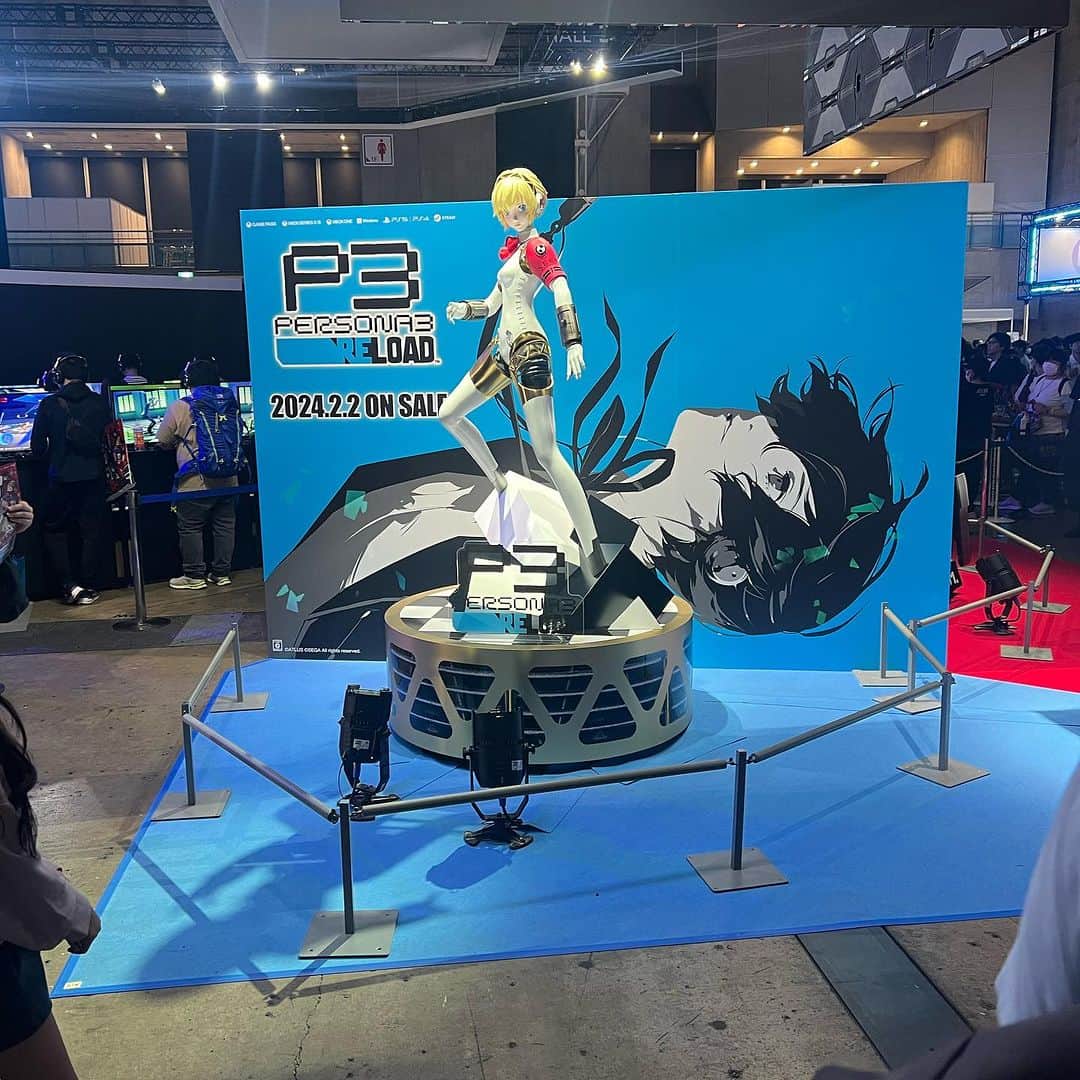 ひらのっちさんのインスタグラム写真 - (ひらのっちInstagram)「東京ゲームショウ2023行ってきました！モンハンNOW、ディアブロス祭り状態で、会場外に亜種が2匹✨プロスハンマーでリオレウスと2ショも取れて最高でした😆 #東京ゲームショウ2023 #東京ゲームショウ #tgs #tgs2023 #モンハンNOW #MHNow #モンハンnowフレンド募集 #ディアブロス #ディアブロス亜種 #リオレウス」9月25日 19時30分 - hiranocchi
