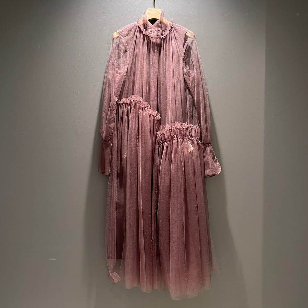 のインスタグラム：「＜Chika Kisada＞ Womens Tulle Long Sleeve Dress ¥58,300-(inc.tax) Item No.61-26-0500 BEAMS JAPAN 3F ☎︎03-5368-7317 @beams_japan #chikakisada #beams #beamsjapan #beamsjapan3rd Instagram for New Arrivals Blog for Recommended Items」