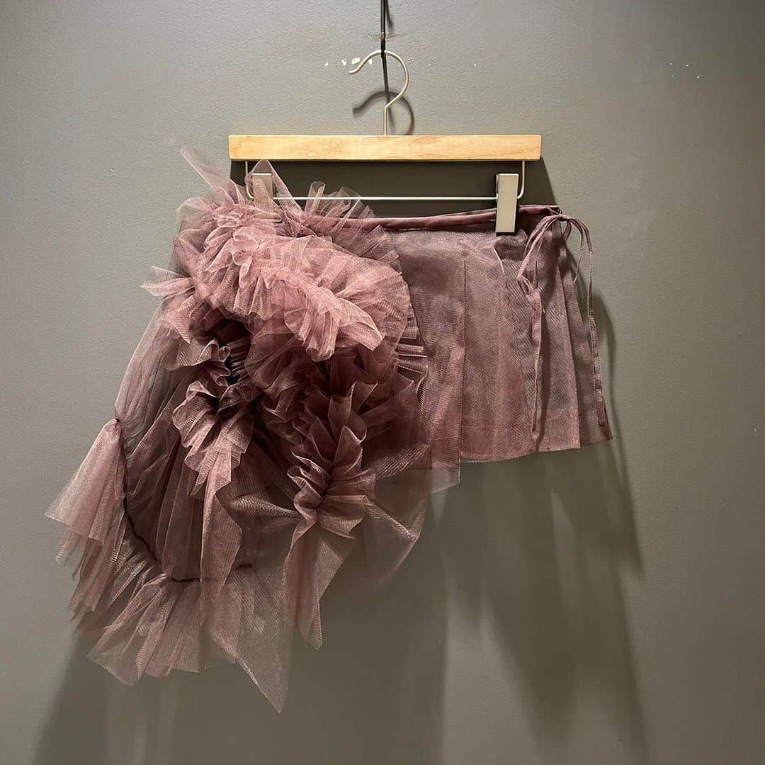 のインスタグラム：「＜Chika Kisada＞ Womens Tulle Skirt ¥49,500-(inc.tax) Item No.61-27-0354 BEAMS JAPAN 3F ☎︎03-5368-7317 @beams_japan #chikakisada #beams #beamsjapan #beamsjapan3rd Instagram for New Arrivals Blog for Recommended Items」