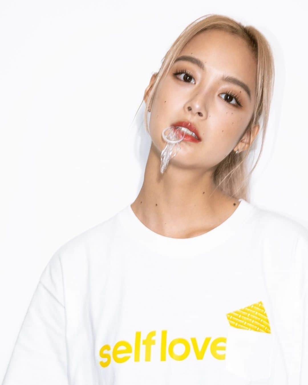 のインスタグラム：「"World Contraception Day"  We will be selling the following products starting on 2023/9/26(Tue).  2023/9/26(Tue)より下記の商品を発売します。  ▪️Self Love T-shirt  We ship worldwide.  ※各店舗ごとに発売カラーが異なります。 ※Colors vary by store.  #FR2#fxxkingrabbits#頭狂色情兎#WorldContraceptionDay」