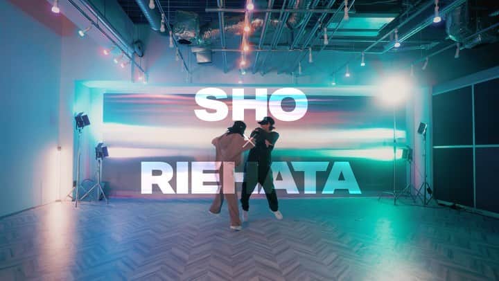 のインスタグラム：「The First of【SHO ✖️ RIEHATA】🏆 👽 QUEEN @riehata KING @sho_h_desyo 👽  Please enjoy🕺🕺  #SHOxRIEHATA  #shohirano #riehata 🪐 song: Blow a Check - @diddy @justzoey @frenchmontana #RIEHATAchoreography」