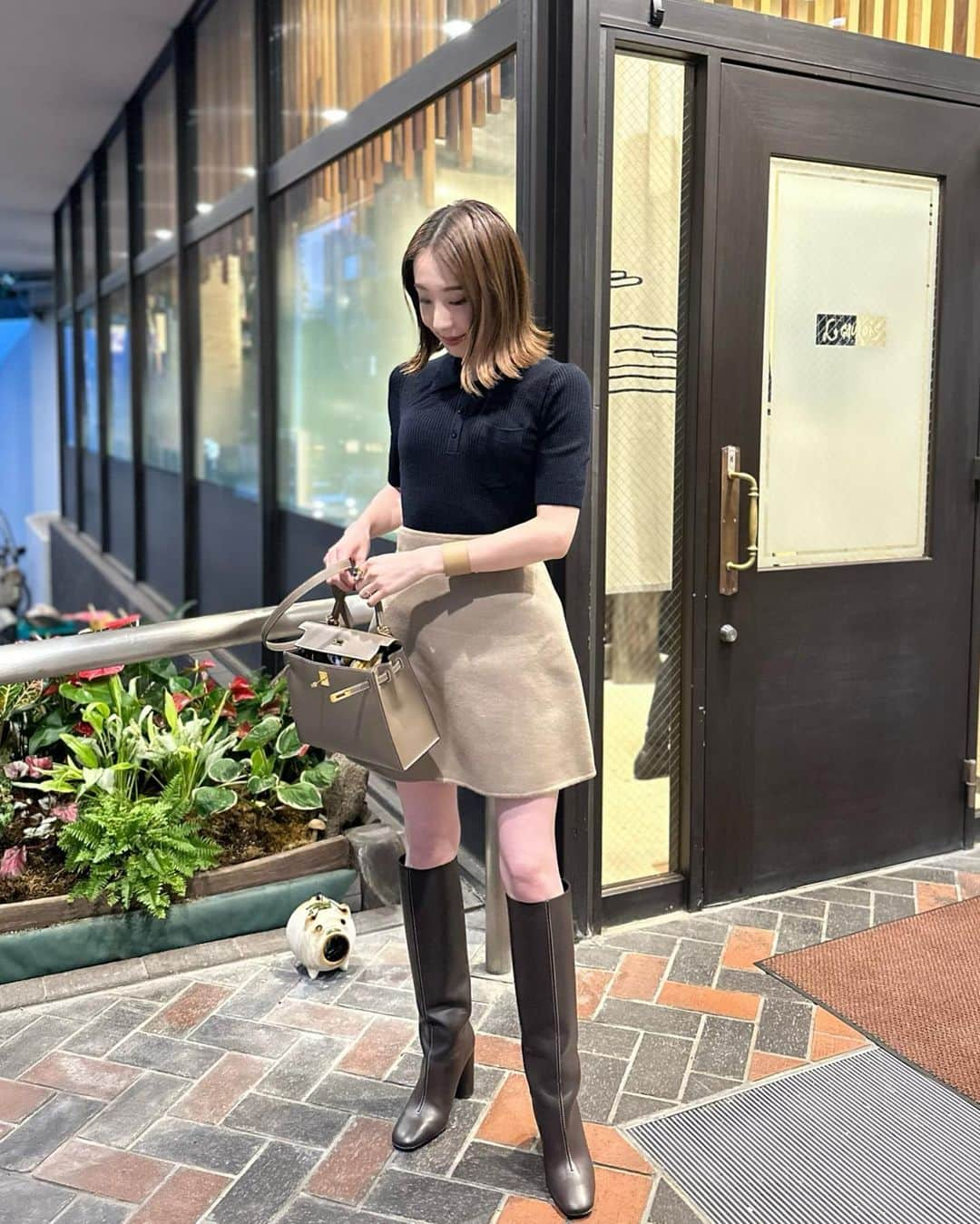 冨張愛さんのインスタグラム写真 - (冨張愛Instagram)「とてもお気に入りの 秋服とブーツ🍂🧥👢 仕事の日も、美容dayも、大好きなお店へのお食事も 何度着て何度履いただろう🧸  knit & skirt ... #tarajarmon @tarajarmon_jp  boots ... #hiand @hiand_official @naomiiiiiiiiiiii」9月25日 19時49分 - megumitomihari