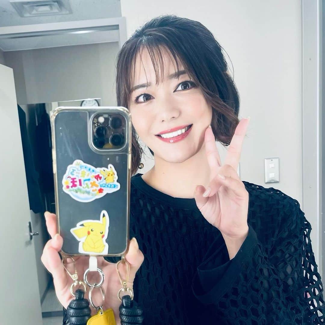 川満アンリのインスタグラム：「去年も10月になる前に2way前髪を作ったんだけど、今年も同じ時期に前髪爆誕！帰ったら家族から大好評でそれが一番嬉しい。 今回は3WAYだって。 ①前髪あり②前髪なし③おくれ毛のみ  いつもキャッチーのヘアをやってもらっているwaltz @waltz_hair_design という美容室を経営しているshuyaさん @waltz_shuya に、今回もお任せです。 こだわり多い私の要望を余裕で超える若き技術者です✨ いつも素敵なヘアスタイルをアンリがとうございます！ 美容室迷子さんはぜひこちらへ！」