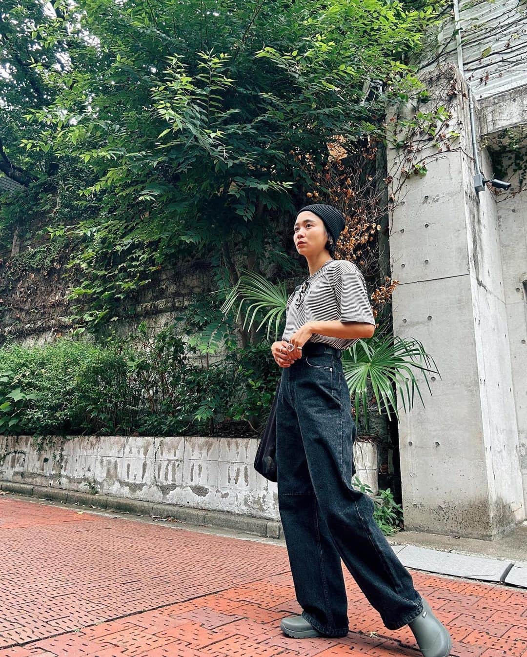 忍舞のインスタグラム：「雨が降ったりやんだりな メンテナンスデー☔️  新しいワイドパンツはきたすぎて💙  10年通ってる鍼灸 　　　↓ ビオスチーム 　　　↓ 脱毛・ハイドロジェリーマスク(初)  で、ヴィーガンドーナツ🍩食べて お迎え後大雨の中大熱唱しながら帰りましたw」