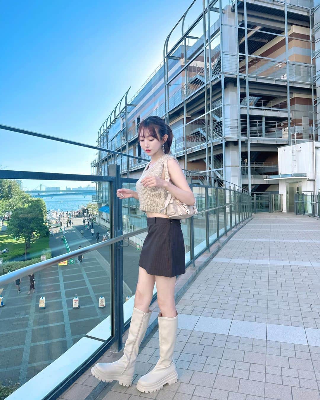 Ayanaさんのインスタグラム写真 - (AyanaInstagram)「ZARAの秋服がかわいすぎた♡ 合わせてるブーツは脚を綺麗に魅せてくれるデザインで、スタイルアップしてみえるの👢🫢📔厚底で身長も盛れる♡♡ ⁡ tops&skirt : @zara  boots : @wego_official  ⁡ #プチプラ #プチプラコーデ #秋服 #秋コーデ #盛れブーツ #WEGO #wego_ootd #ZARA #スタイルアップブーツ #ザラ #ロングブーツ」9月25日 19時44分 - naalunlun