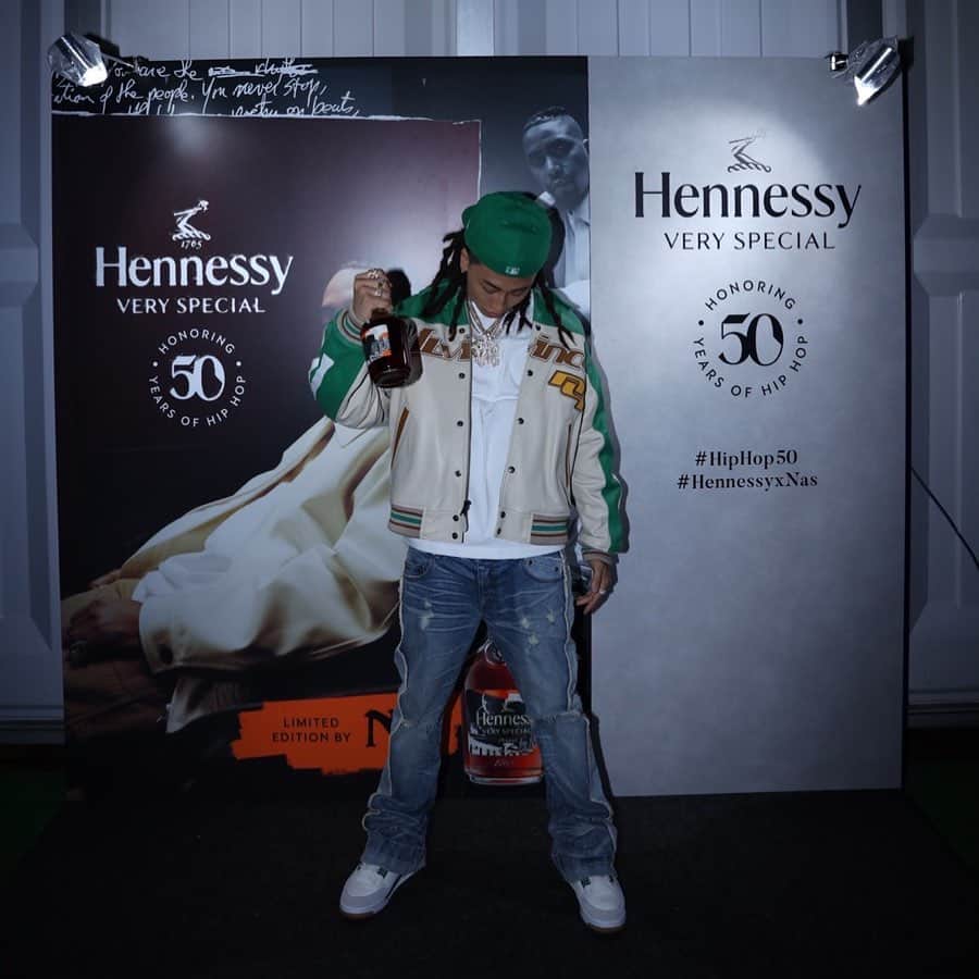 ¥ellow Bucksのインスタグラム：「いつもお世話になってます🙏@hennessy   #HipHop50 #HennessyXNas」