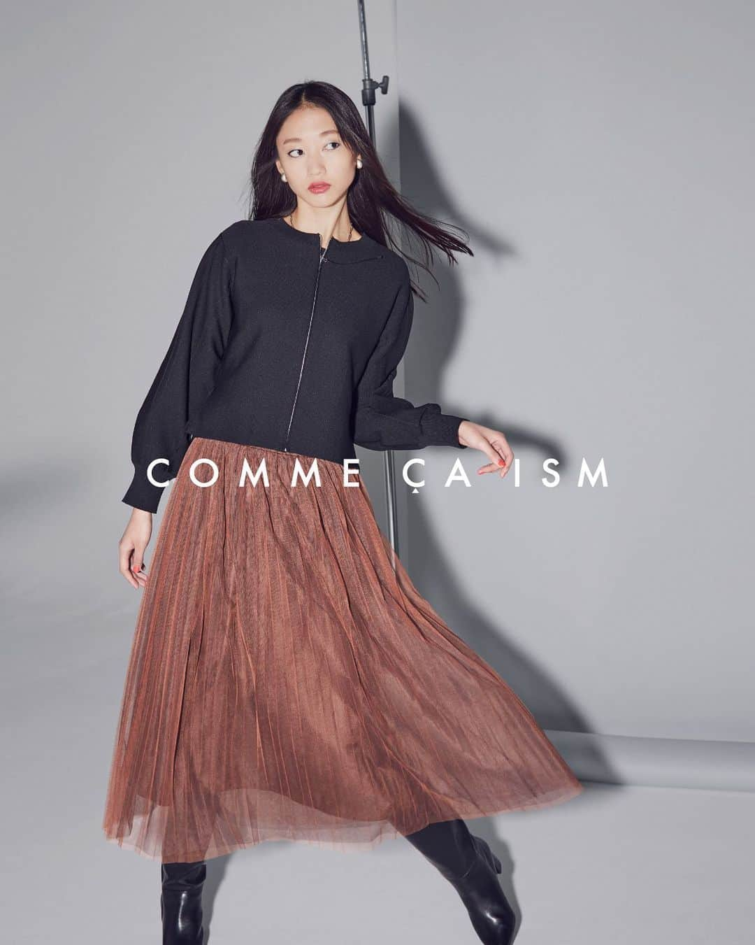 COMME CA ISMさんのインスタグラム写真 - (COMME CA ISMInstagram)「… ニットブルゾン(12,800円)と チュールスカート(7,900円) コンパクトな丈感に 立体的な袖がモードな印象のブルゾン  異なる色のチュールを重ね その色合いが美しいスカート ウエストは履き心地の良いゴム仕様です  #commecaism #コムサイズム #ファッション #ファッションコーデ #レディースコーデ #ニットブルゾン #ブルゾン #チュールスカート #チュールスカートコーデ   @commecaism_official」9月25日 19時55分 - commecaism_official