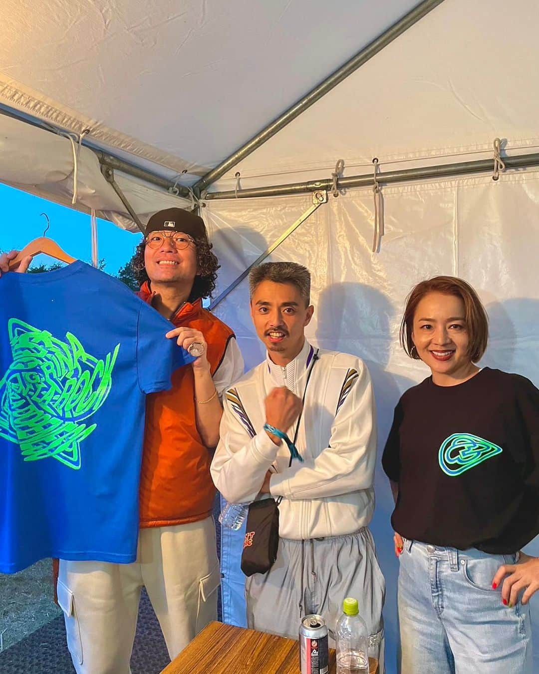 FNCYのインスタグラム：「半年ぶりのLIVEだった"りんご音楽祭"沢山のお客様のサポート有難う御座いました‼️🍎‼️ 今週末土曜も @mindtravel_info のLIVE御座います👀 是非遊びに来てくださいませ🗣️🔉🗣️ そして、先ほどよりOFFICIAL SHOPにて『スピダ　T-SHIRT』の販売を開始しました👕👚👕 是非お求め下さいませっっっ プロフィールリンクから📲🤘🏽 . . . #fncy #zenlarock #grina #鎮座dopeness」