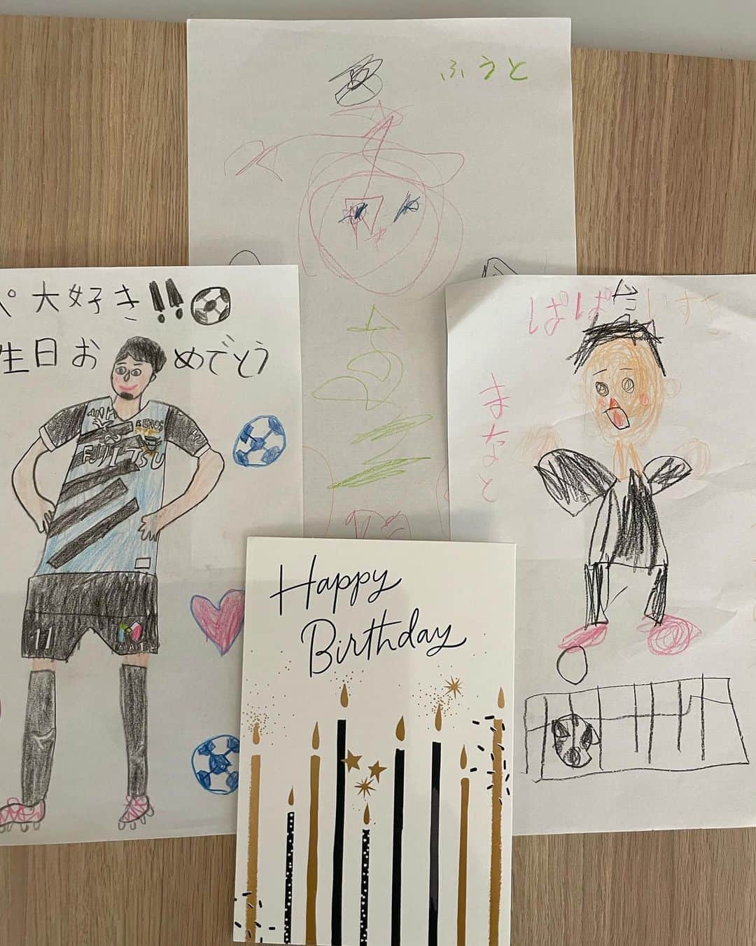 小林悠のインスタグラム：「36  9月23日で36歳になりました🎂  これからも周りの人への感謝の気持ちを忘れずに頑張っていきたいと思います😌  いつも応援ありがとう😊」