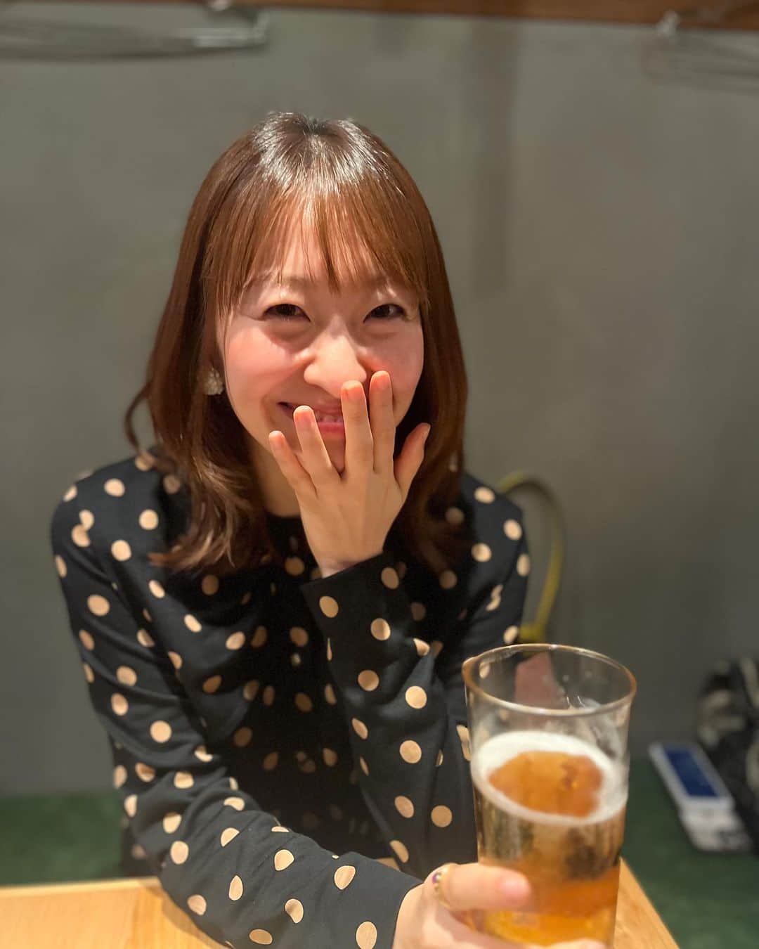 のインスタグラム：「少しカットした後、担当の美容師さんとお洋服、コスメをあーだこーだ言いながら選んだの❣️楽しすぎて帰りたくなかった笑笑  楽しむ準備ok♡  #カット#美容#フリーアナウンサー#山田友美」