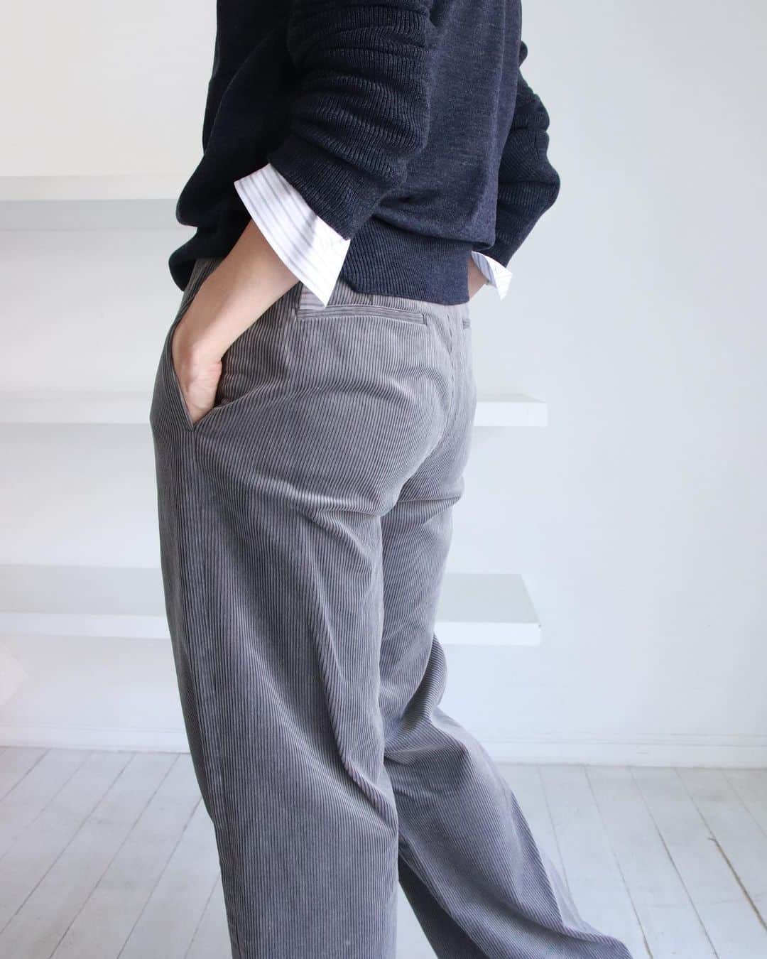 のインスタグラム：「. ⁡ 【 corduroy 】 ⁡ ⁡ Pants / GALERIE VIE 23-04-34-04213 ¥30,800 ⁡ ⁡ #galerievie #ギャルリーヴィー  #tomorrowland #トゥモローランド #fall #winter #pants」