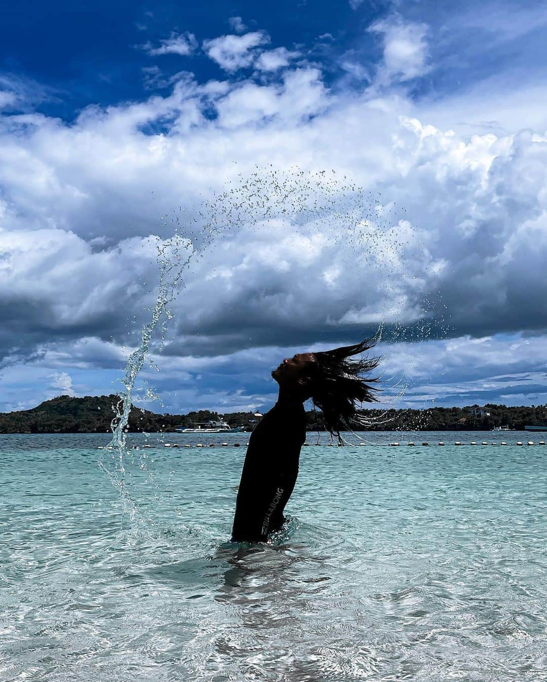 KANJIさんのインスタグラム写真 - (KANJIInstagram)「１００年に一度、世界の海に危機が訪れた時に現れる海の精霊。 彼の写真を待ち受け画面にすると金運が上がると言われている。  3枚目はチェーンが口に食い込んでちぎれるかと思った。  #セブ島 #セブ島旅行 #旅行コーデ  #海のある生活 #海のある暮らし #海の精霊 #じゅんじゅん #japanesestreetfashion  #アラサーコーデ #パパコーデ #パパファッション  #cebuphilippines #cebucity #cebufashion #セブ島ツアー #セブ島留学 #セブ島観光 #セブ島ビーチ #カモテス島 #camotes #camotesisland #cebuisland #beachyoga #ビーチ #ビーチヨガ #ビーチヨガを日常に」9月25日 20時02分 - ing_1000