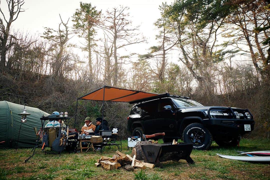 BillabongWomensJapanのインスタグラム：「一日の終わりは、仲間とキャンプ⛺️ #BillabongAdventureDivision」