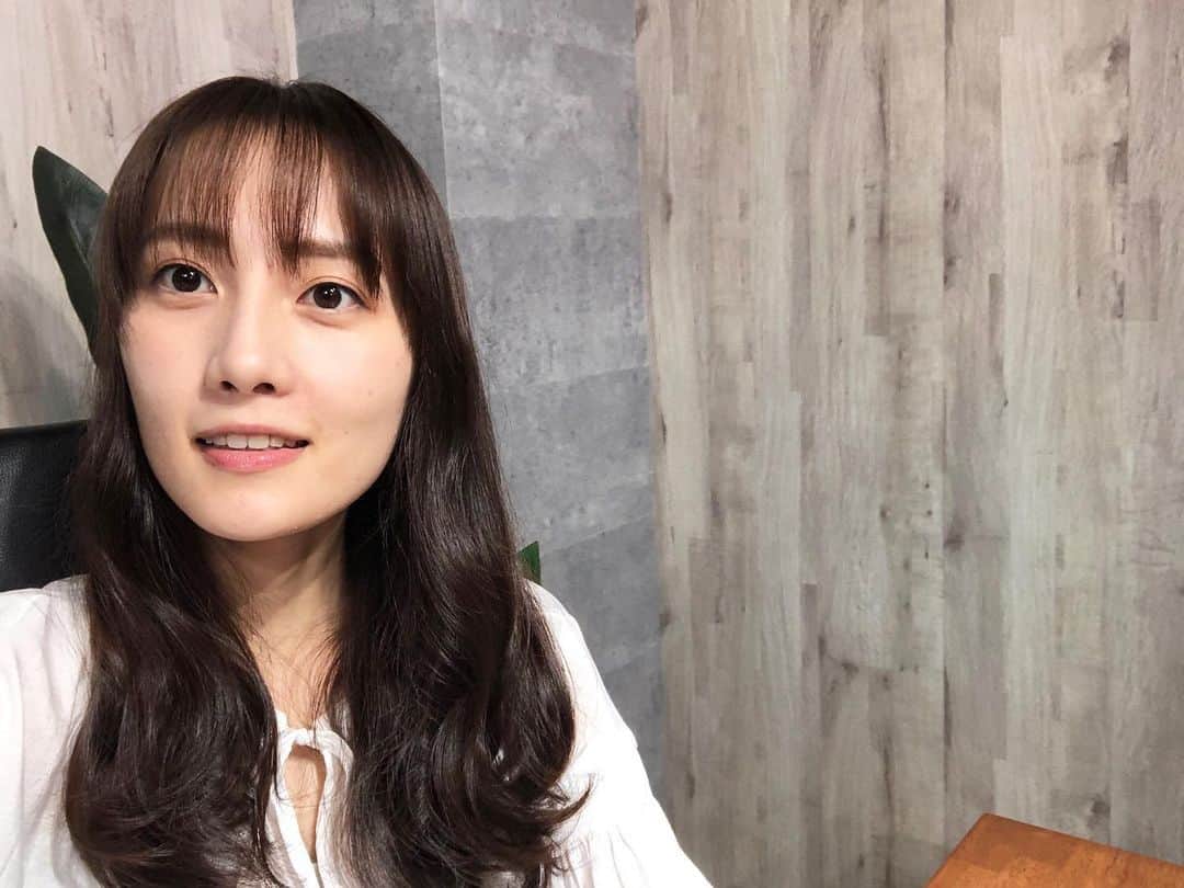 坂本ひろ美のインスタグラム：「こんばんは！ 先日は"役者犬のうた"リリースイベント、そして配信特番ありがとうございました🍀たくさんの出会いがあり、満たされた時間でした🌷  そして、今夜は‼︎ ドラマ"その結婚、正気ですか？"の最終回です‼︎ 毎週の楽しみだったので少し寂しいです😢みなさん最終回も一緒に楽しみましょう♫💎✨✨」
