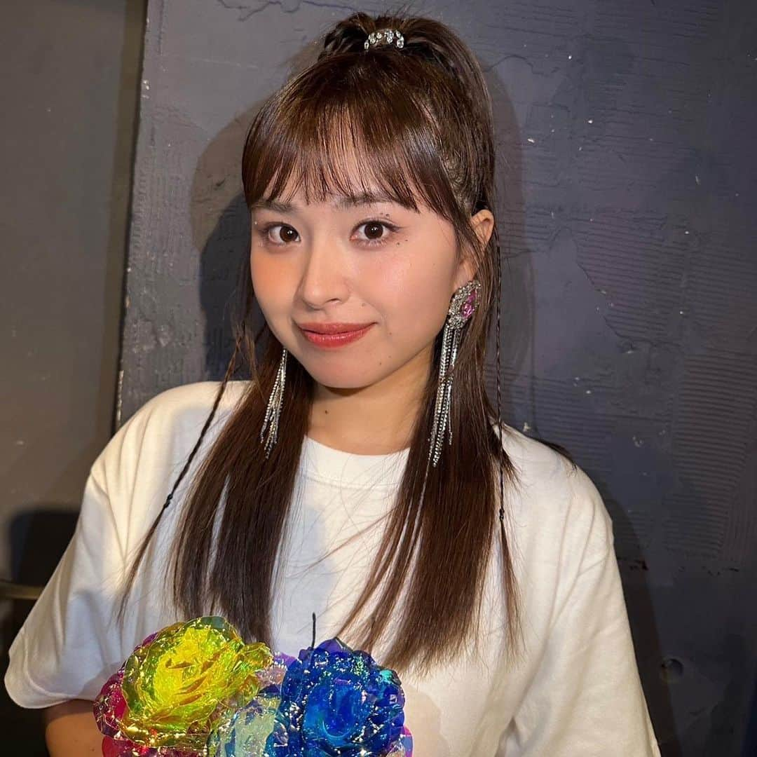 脇田もなりさんのインスタグラム写真 - (脇田もなりInstagram)「2023.9.23 MONARI WAKITA 7th Anniversary & "UNI" Release Party代官山SPACE ODD ありがとうございました✨👼 心から楽しく嬉しく弾けるようなそんなワクワクした 7周年とUNIのリリパも出来て 感謝の気持ちでいっぱいです🥰 ありがとうございます！！ 本当皆んな楽しそうだった😭 私も楽し過ぎました✨  3年間沢山色んな事が慌ただしく 色んな感情を知って UNIと言う1つのアルバムを作る事ができました🌈🌏 正直ほんとに究極な感じでした😂気持ちが。。 でも沢山成長できました☆ これからもUNIが皆さんにとって 日常のお供曲になってたらいいな✨👼  @dorian_dorian  @_kayo_chaaan_   ドリカヨの2人も本当にかっこよかった！！ そしてお疲れ様です。 今回は大阪にも一緒に行けて嬉しかった😭  また次のページをめくって行きます！！📖 8年目の私もよろしくお願い致します🌹  少しゆっくりします🛌笑  #2023 #9月23日 #uni #release #live #代官山 #spaceodd #🌈 #🌏」9月25日 20時23分 - monariwakita