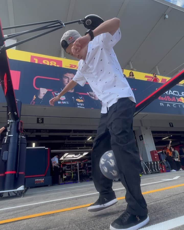 徳田耕太郎のインスタグラム：「I had a amazing 3days experience at the Suzuka Circuit🏎 3日間あっという間だった @redbulljapan @redbullracing  🚵‍♂️ @tomomi_nishikubo」