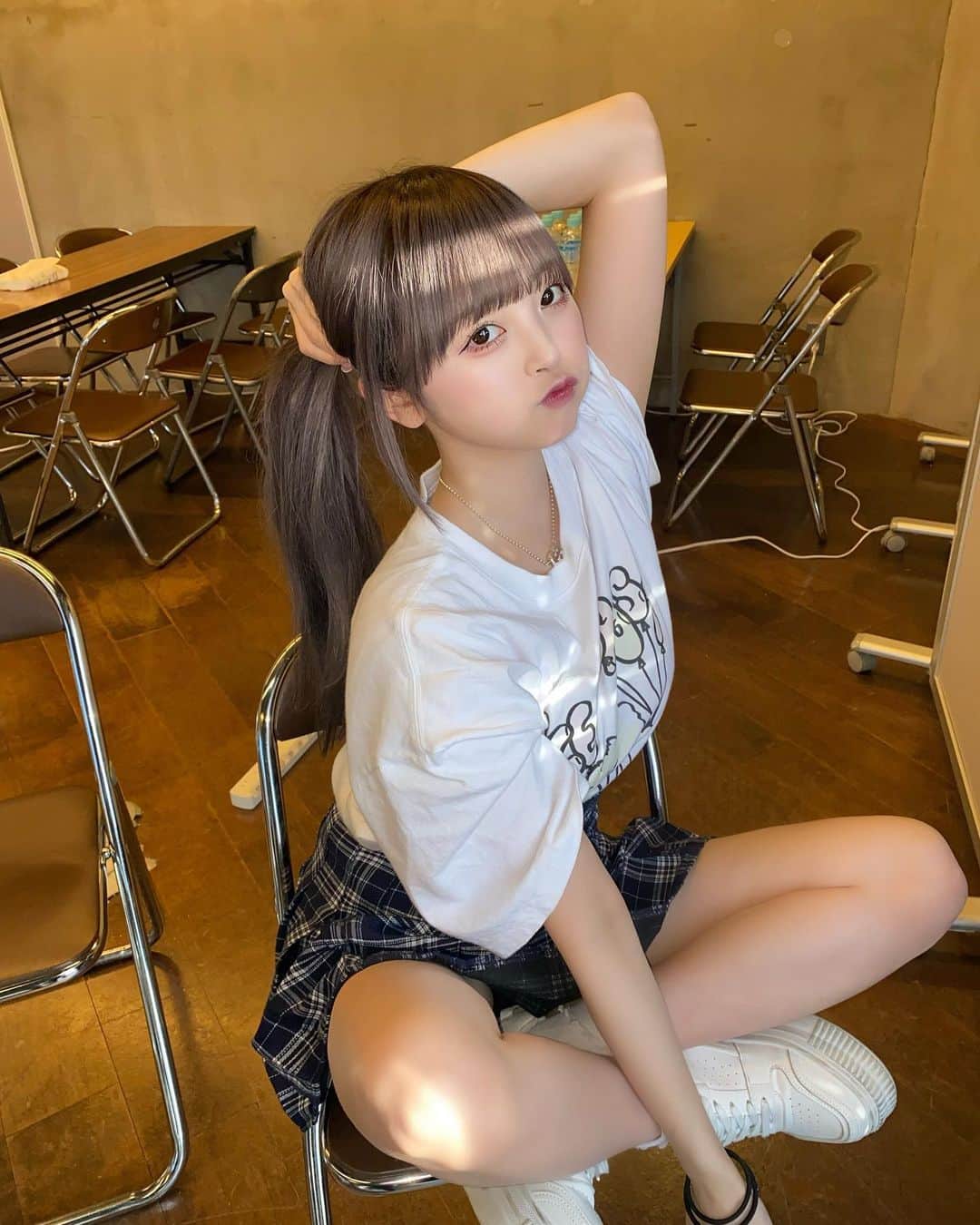 吉田笑夢さんのインスタグラム写真 - (吉田笑夢Instagram)「髪ボサボサだた  #ポニテ #Tシャツ #agem」9月25日 20時25分 - emu_05070