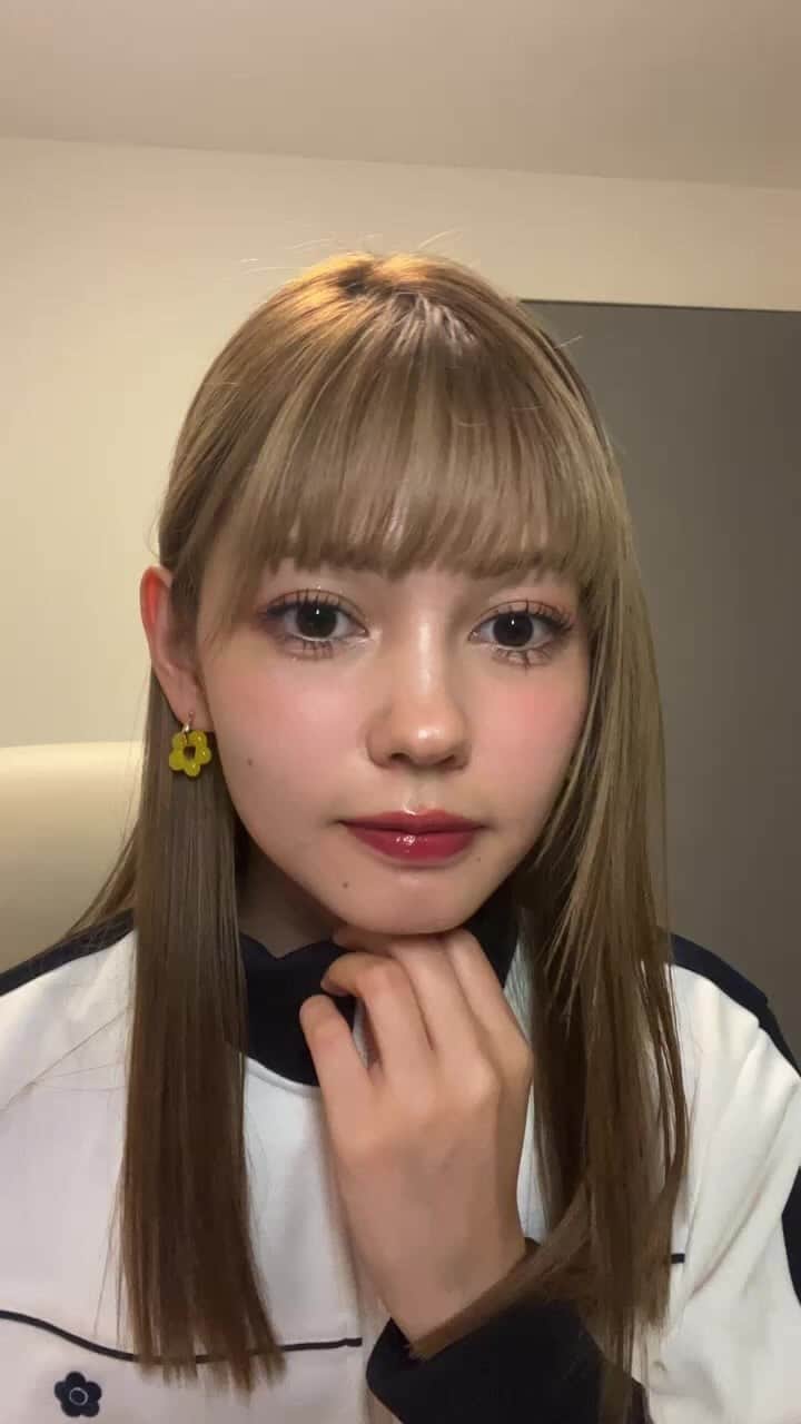 愛花のインスタグラム：「アーカイブ少しだけ載せます😳 着ているのは　@lily_brown_official です！」