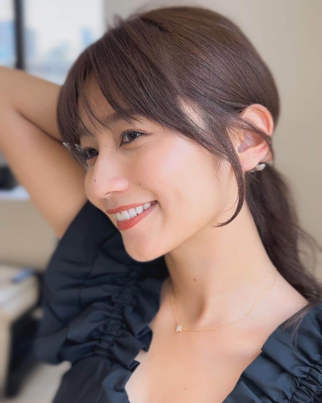 横井佑弥のインスタグラム：「結んでも可愛いおくれげを やさしげっていいますー✂︎  周りからすごいね、すごいね っていつも言われてる人も 周りからおまえはダメだ っていつも言われてる人も  少なからずまわりの影響で自分は作られているわけですが、どちらにせよまわりからの評価よりも自分自身の物差しで平衡感覚を養うことの方がとっても大切だということ を感じますね☺︎  明日も張り切っていきましゎう #やさしげ」