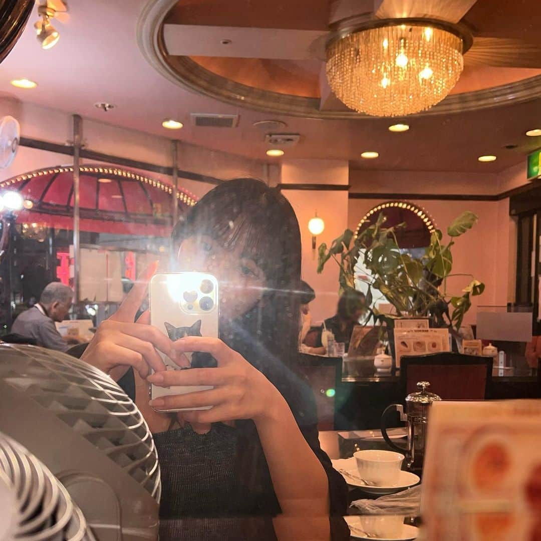 のインスタグラム：「見えそうで見えなさそうで見えそう」