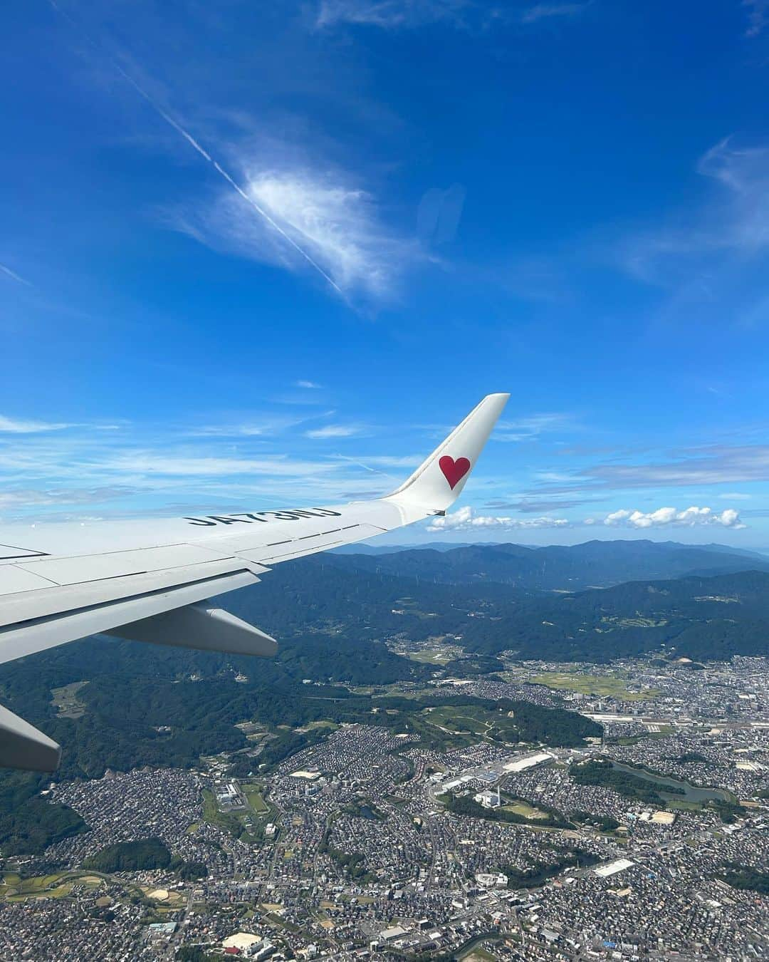 XAI（サイ）さんのインスタグラム写真 - (XAI（サイ）Instagram)「スペルバツアー　札幌、福岡と行ってまいりました🛬 公演ごとにこんなに違うなんて！ BoomBoomSatellitesとTHE SPELLBOUNDの対バン、自分の出番以外はフロアで聴いたりしております。これが贅沢なんだ( ;ᯅ; ) そして今回の #BIGLOVE tour タオル！ めちゃ可愛です❤︎ #THESPELLBOUND  (福岡公演はこの衣装でした。また着るかは未定😎)」9月25日 20時28分 - xai_official