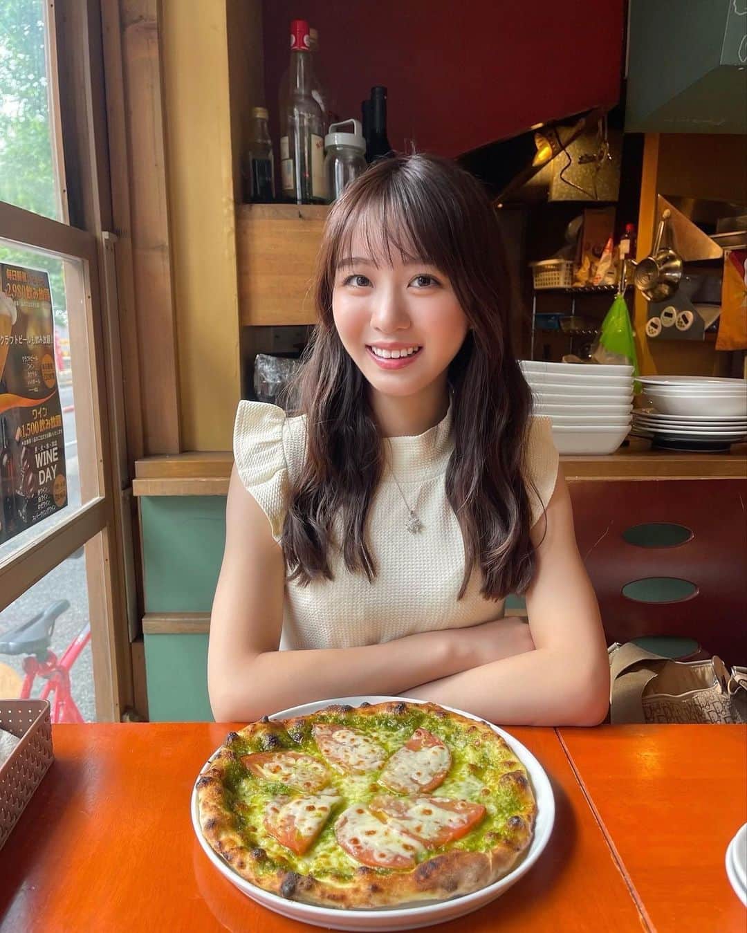 沖玲萌のインスタグラム：「授業のあと息抜きの時間🍕🇪🇸🌿.∘  #instagram #instagood #ootd #instalike #japanesegirl #japan #photooftheday #picoftheday #vlog #instadaily #selfie #style #fashion #fashionstyle #ootd #大学生 #03 #03년생 #데일리 #오오티디 #카페 #패션 #일본 #점심 #셀카 #데일리 #귀여워 #大学生コーデ #スペイン料理 #沖玲萌 #フジコーズ」