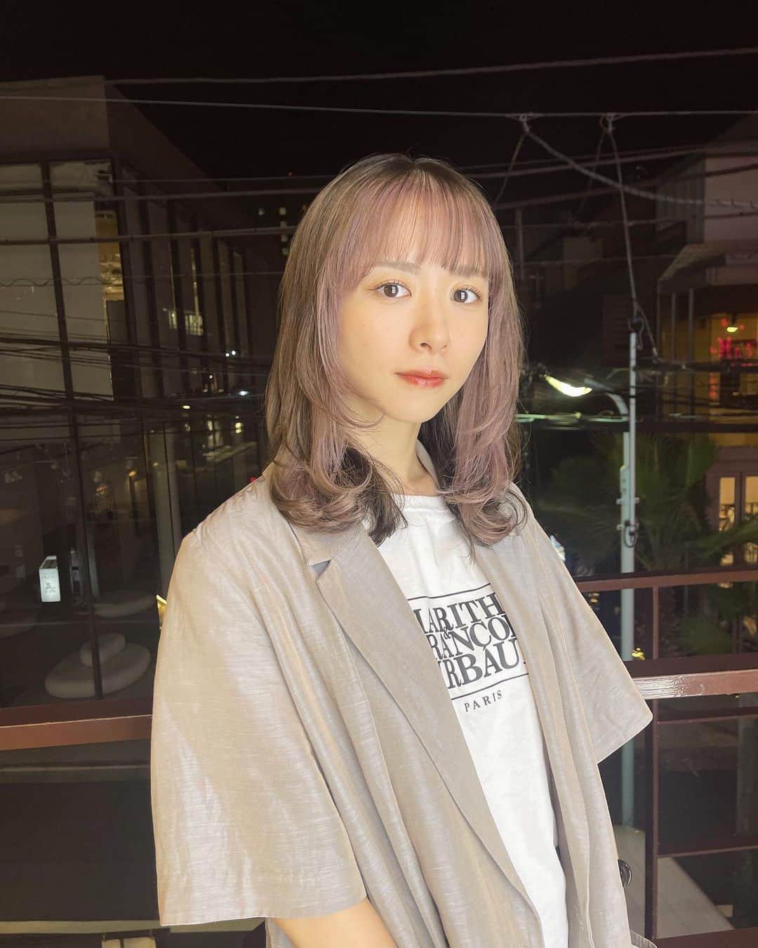 のインスタグラム：「インナーカラー紫にしたよ💜💜 リタッチだけしに行くつもりが直感で紫に🍠 haluちゃんが特大おてんてん様(大天才)だから信じられないくらいいい色になった………🤤はっぴー💜  #hairstyles #newhair #ラベンダーカラー #purplehair」