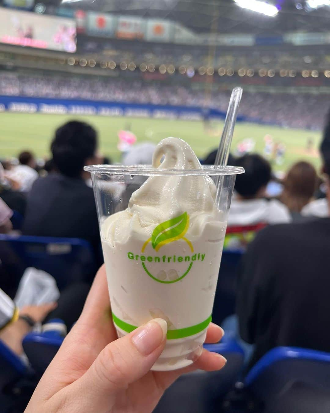 沢井里奈さんのインスタグラム写真 - (沢井里奈Instagram)「⠀ ⠀ 今シーズンラスト観戦🏟✨  鷲尾さんの国歌独唱、鳥肌立ちました。 生で歌声を聴くのは何年かぶりだったので ほんとに感動😭✨綺麗な歌声でした🥹🌸  試合はもどかしかったけど、 今日は勝ったからよかった💐🤍 ドラゴンズが大好き🥰  食べたものよく質問頂くので、 載せておきますね🤣🤣🤣 🍚キノタク丼(3回目) 🍟ポテト(写真撮り忘れ) 🍦アイス  急遽一人観戦だったので、 1.2枚目は少し前のものです🥺💭 ⠀ ⠀ #dragons #中日ドラゴンズ」9月25日 20時52分 - sawairina