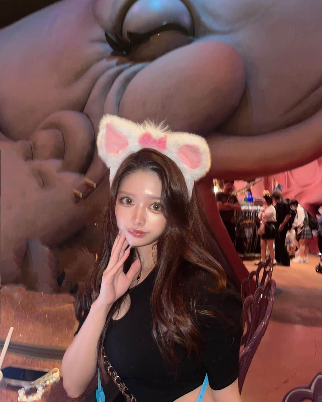 マリナさんのインスタグラム写真 - (マリナInstagram)「🐚🤍⋆꙳disneysea ⋆꙳🤍🐚 ⁡ ⁡ 天気悪かったけど 楽しすぎた ☔️✴︎ ⁡ ⁡ #チャンドゥー かわいすぎ🐯 ⁡ 今回は #マリーちゃん 🐈🎀 ⁡ ⁡ ⁡ #ディズニー #ディズニーシー #disney #disneyland #disneysea  #ボディスーツ #alexanderwang #lillily #サロモ #サロンモデル #関西サロモ #京都サロモ #レイヤーカット #ゆる巻き #ワンホンヘア #マツエク #カラコン」9月25日 20時53分 - __aimer___