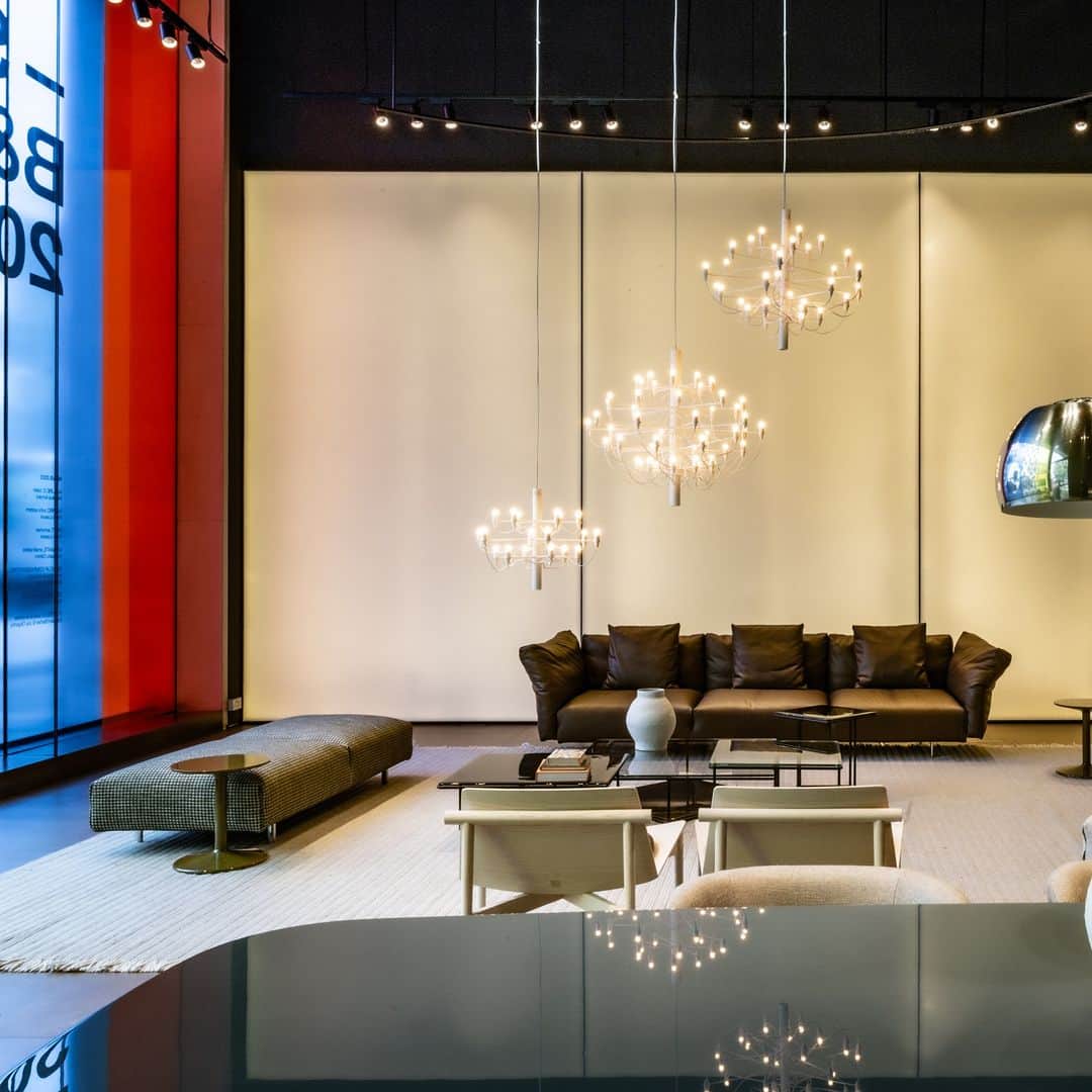 のインスタグラム：「Be inspired by the colorful London Flagship Store, where B&B Italia reveals the 2023 Collection which is enriched with new indoor and outdoor proposals designed by international architects and designers.  #bebitalia #design #London #LDF23」
