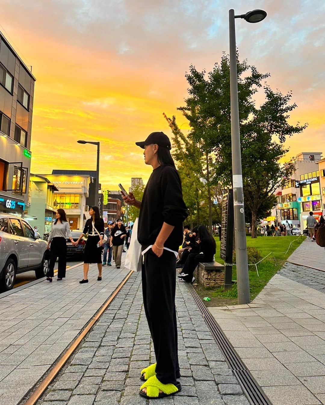 JunJunさんのインスタグラム写真 - (JunJunInstagram)「. 綺麗な夕焼けに遭遇 🌆🇰🇷  #韓国 #弘大 #フィルター無しでこの綺麗さ #紗代子に撮ってもろて 📸 @osayo_osayo」9月25日 21時07分 - junjun393