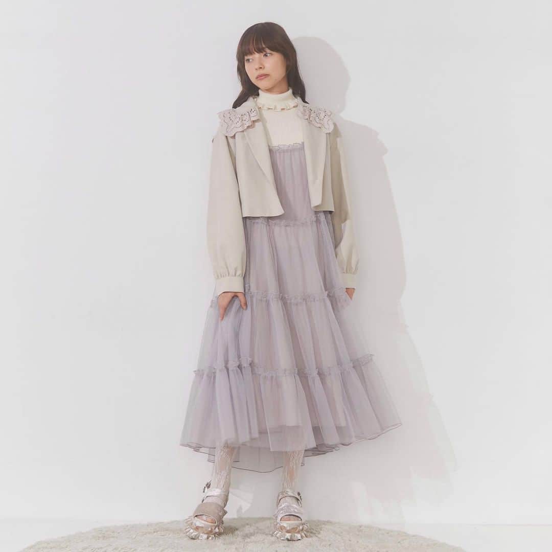 merry jennyのインスタグラム：「【 runway channel festival 】 ㅤㅤㅤㅤㅤㅤㅤㅤㅤㅤㅤㅤㅤ 9/22(fri) 12:00 〜 9/26(tue) 23:59 official web store RUNWAY channel にて new &pre order 10%OFFを開催中‼︎ さらに! point up×20・送料無料！  topのURLから⇨  @merryjenny_instagram  ぜひcheckして下さいね！  〇 チュールティアードワンピース col : ivory / lavender / black  ¥12,100 (tax in)  チュールのワンピースは、夏はTシャツで冬はリブニットで。 オールシーズン着回ししていただけます！  　 #merryjenny #メリージェニー  #2023aw #dreamwell #winter #ニットカーディガン #ニット  #カーディガンコーデ」