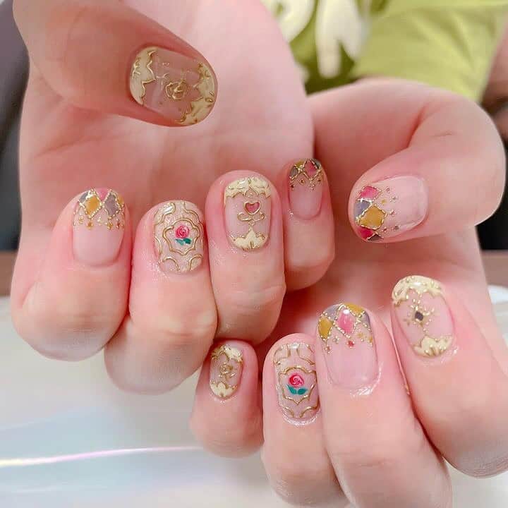 山井祥子のインスタグラム：「美女と野獣ネイル🌹  #nail #美女と野獣」