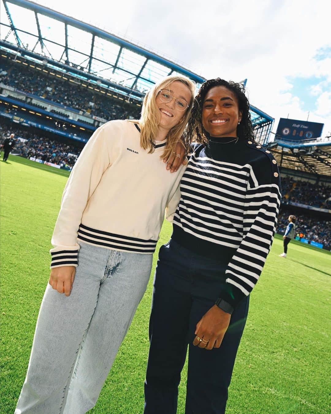 チェルシーFCのインスタグラム：「Pitchside Blues at the Bridge yesterday! 🔵」