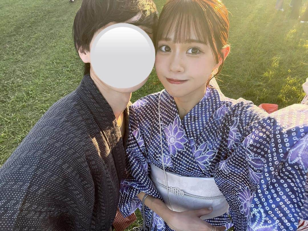 はやめいのインスタグラム：「. 調布の花火大会に 行ってきました 🎇 🎆✨  実家の家族が ｢たまにはふたりでお出かけ してきたら〜？☺️｣  と言ってくれたので久しぶりに 彼とふたりで (⸝⸝◜~◝⸝⸝)  秋の花火大会は気候もよく 浴衣で過ごしやすかったです 💭  今年は大人っぽい色味の浴衣を 選びました 🪄︎︎  たくさん褒めてもらえて 嬉しかったな 〜〜 👶🏻  #浴衣#浴衣コーデ#浴衣ヘア#花火大会 #浴衣ヘアアレンジ#浴衣デート #花火大会デート#調布花火大会」