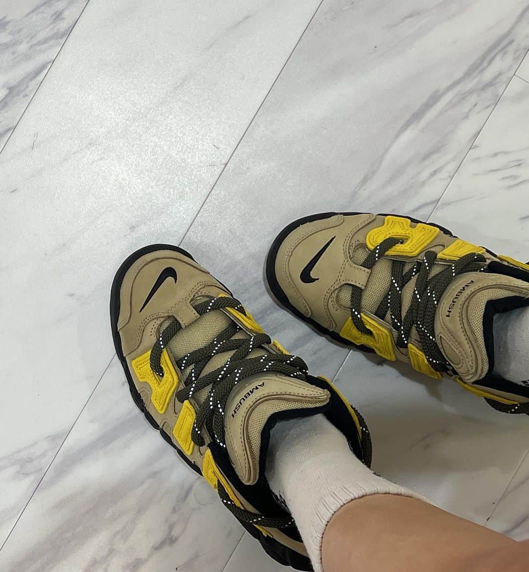 外薗葉月さんのインスタグラム写真 - (外薗葉月Instagram)「NIKE×AMBUSH AIR MORE UP TEMPO LOW☺︎  激かわスニーカー👟🤍 最近ヒールよりスニーカーの方が 多いからハマってます🫶🏻  #ambush #nike #スニーカー #スニーカー女子 #moreuptempo」9月25日 21時05分 - hazuki_hokazono