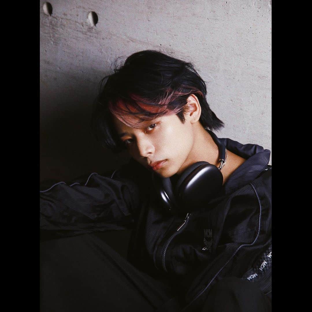 岡春翔のインスタグラム：「. 怖い目してる . Photo: @sho__hayakawa」